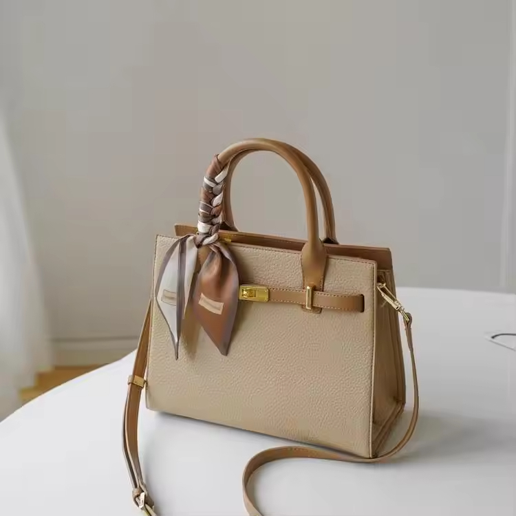 Luxury Elegant Platinum Single Shoulder Commuting Handbag for Women Large Capacity Zipper Closure Mom Bag