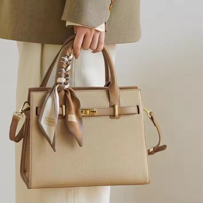 Luxury Elegant Platinum Single Shoulder Commuting Handbag for Women Large Capacity Zipper Closure Mom Bag